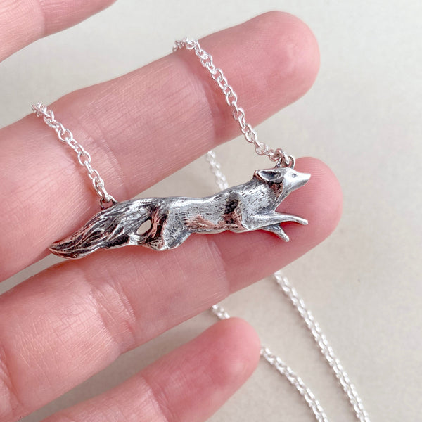 Running Wolf pendant - Folklorika