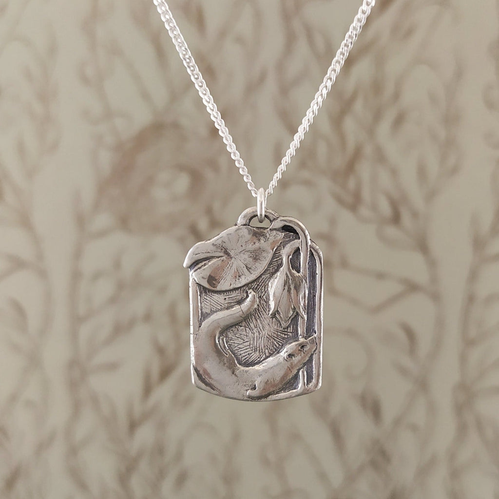 Diving Otter pendant | Silver - Folklorika