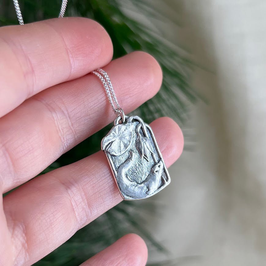 Diving Otter pendant | Silver - Folklorika