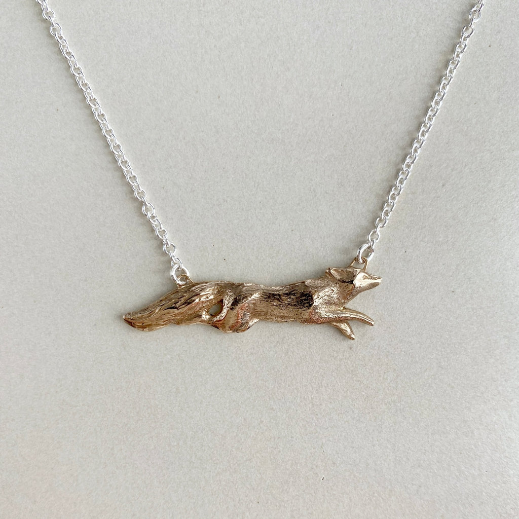 Running Wolf pendant | Gold - Folklorika