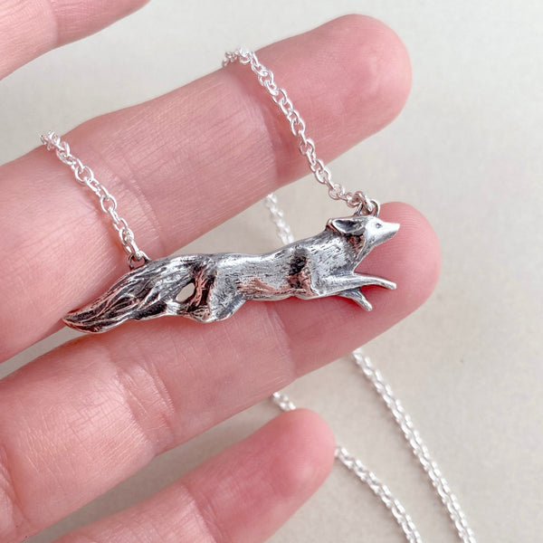 Running Wolf pendant | Silver - Folklorika